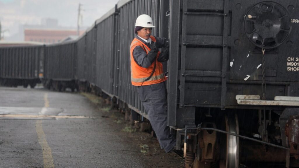 How to Manage Railroad Workforce Effectively